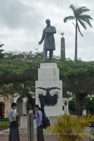 20101202_124138 D3.jpg - Monument to Pablo Arosemena, the 5th President of Panama, 1910-1920